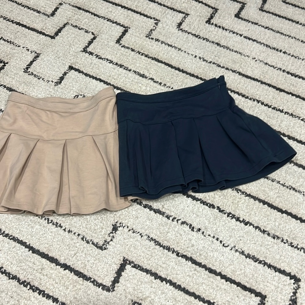 Gap uniform skirt bundle of 2